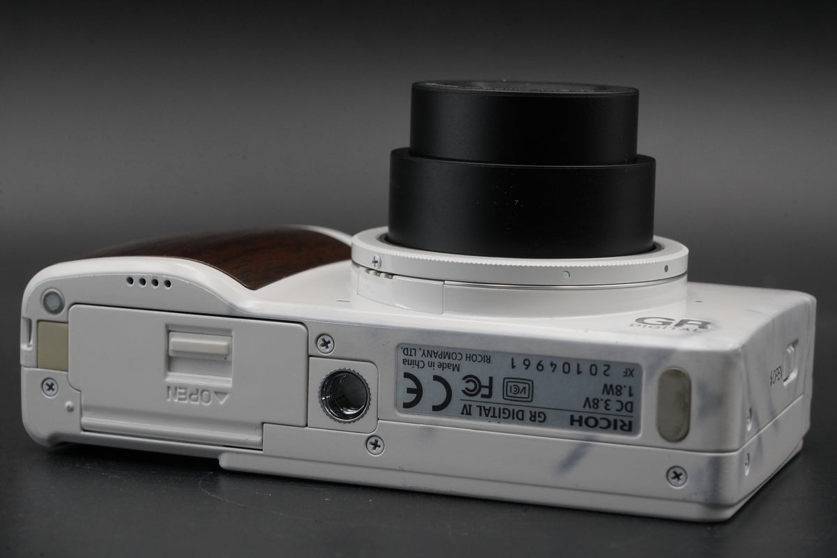 Ricoh GR Digital IV 10.4MP Digital Camera White -815 cuts- #11024