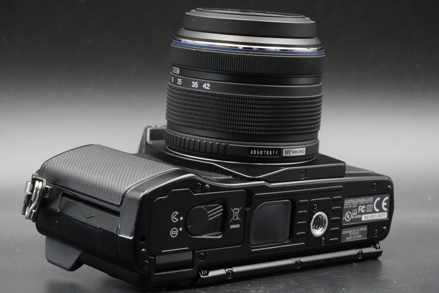 2 Lenses!! Olympus OM-D E-M5 Mirrorless Digital Camera Black 11028