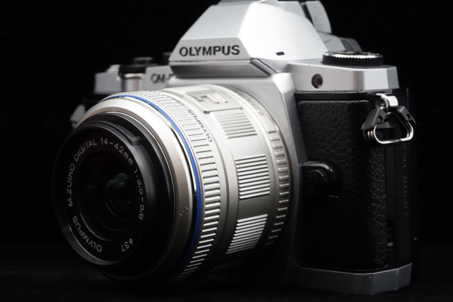 [US Duty Paid] Olympus OMD E-M5 Mirrorless Digital Camera w/ Lens Silver 9719