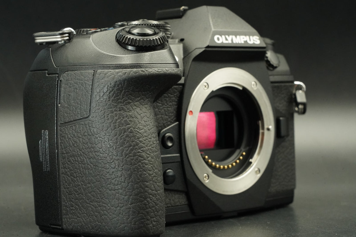 Olympus OM-D E-M1 Mark II Digital Camera Black Body -51752 cuts- #11844