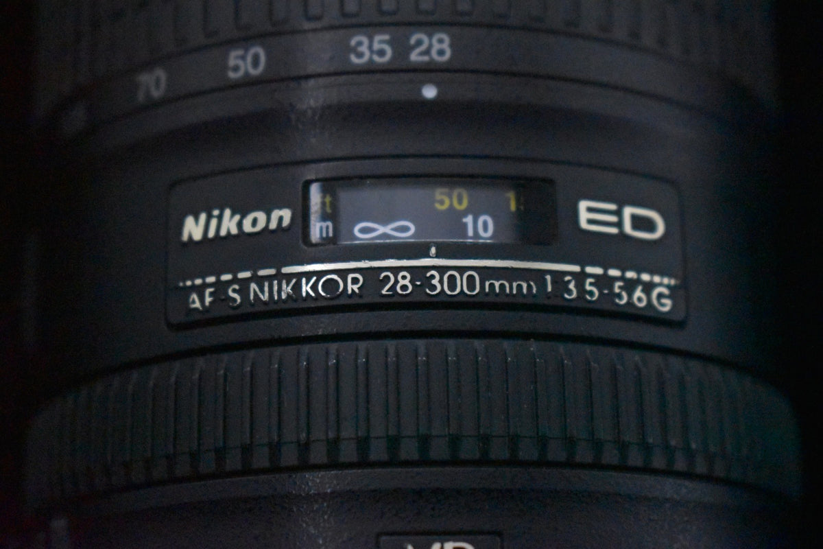[Quasi come nuovo] Nikon AF-S FX NIKKOR 28-300mm F/3.5-5.6G ED VR Zoom Lens 8184