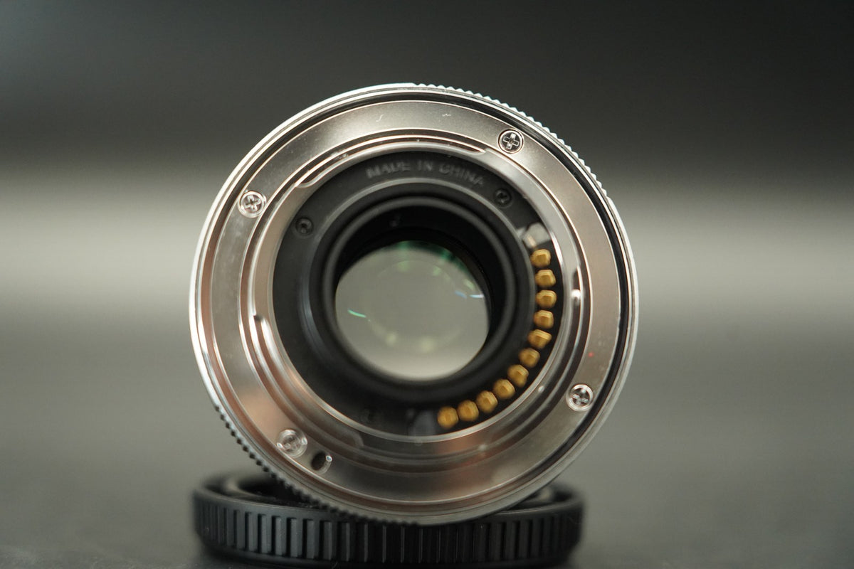 Olympus M.ZUIKO DIGITAL 45mm f/1.8 Lens Silver Japan #12097