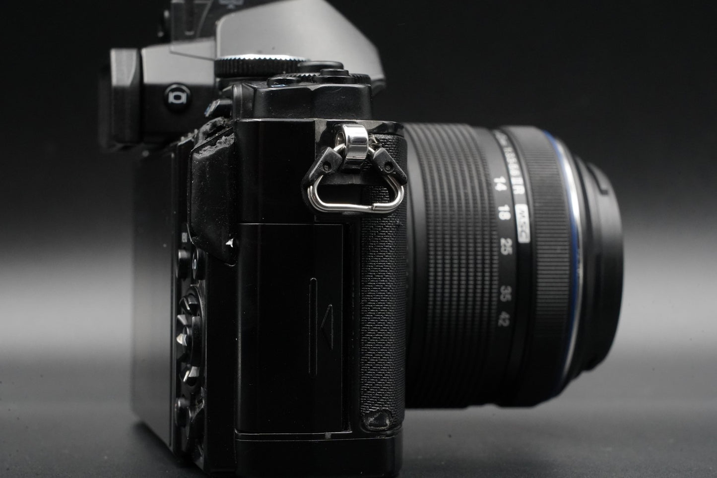 Olympus OM-D E-M10 Mark III Silver Body Only Silver w/ 2 Lenses10447