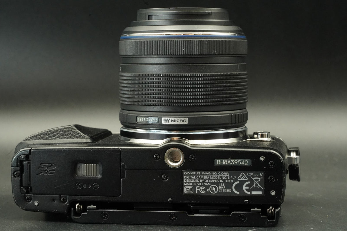 Olympus PEN E-PL7 Digital Camera Black with 2 Lens -21103 cut- #12638