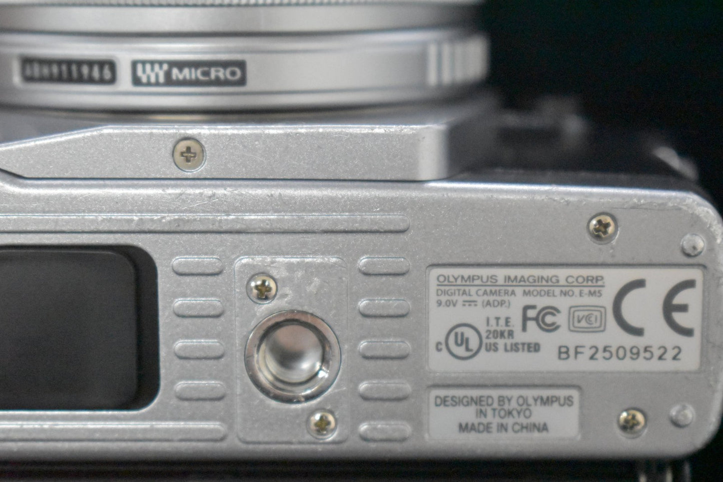 Olympus OMD E-M5 Mirrorless Digital Camera with Lens Silver US Duty Paid 10070