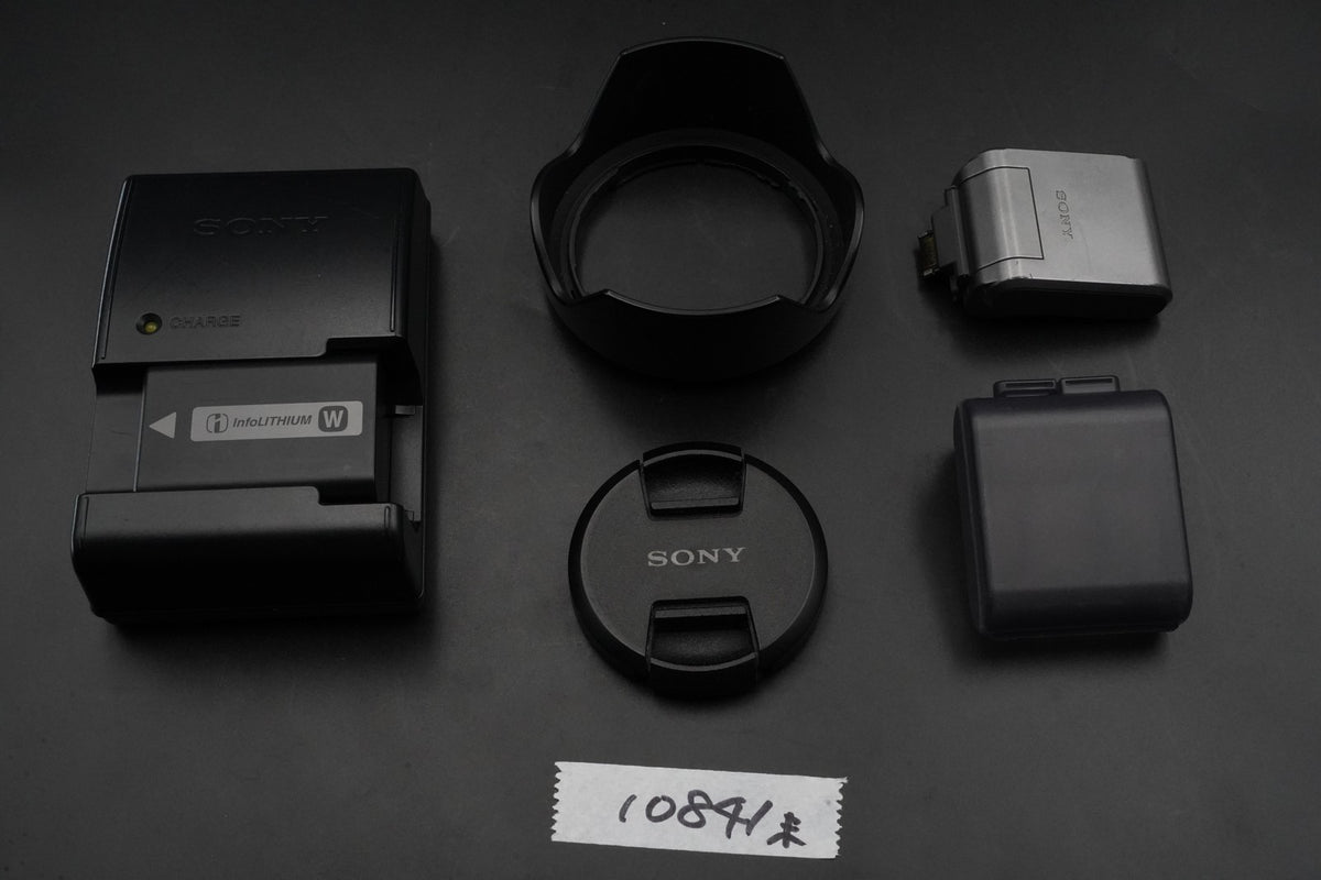 Sony Alpha NEX-5 Mirrorless Camera Bundle with Lens Silver US STOCK #10841