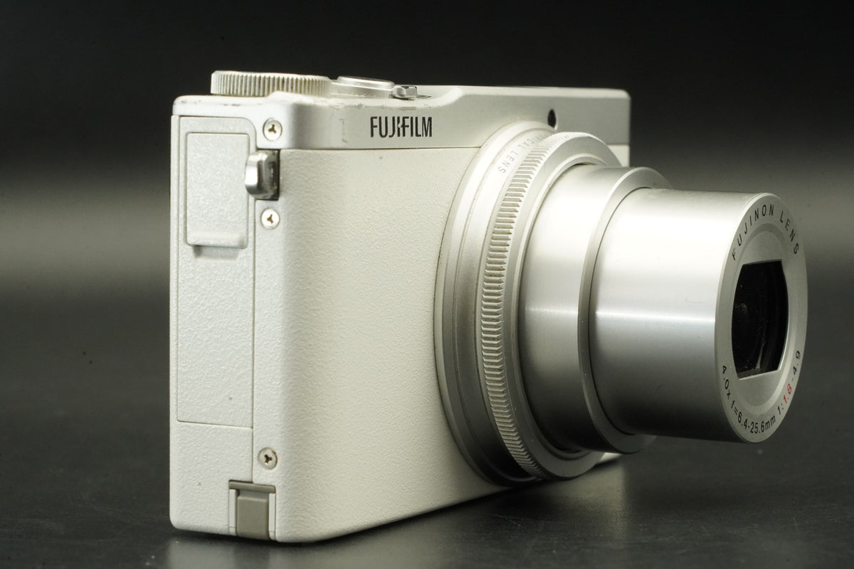 FUJIFILM XQ2 White 12.0MP Digital Camera #12473