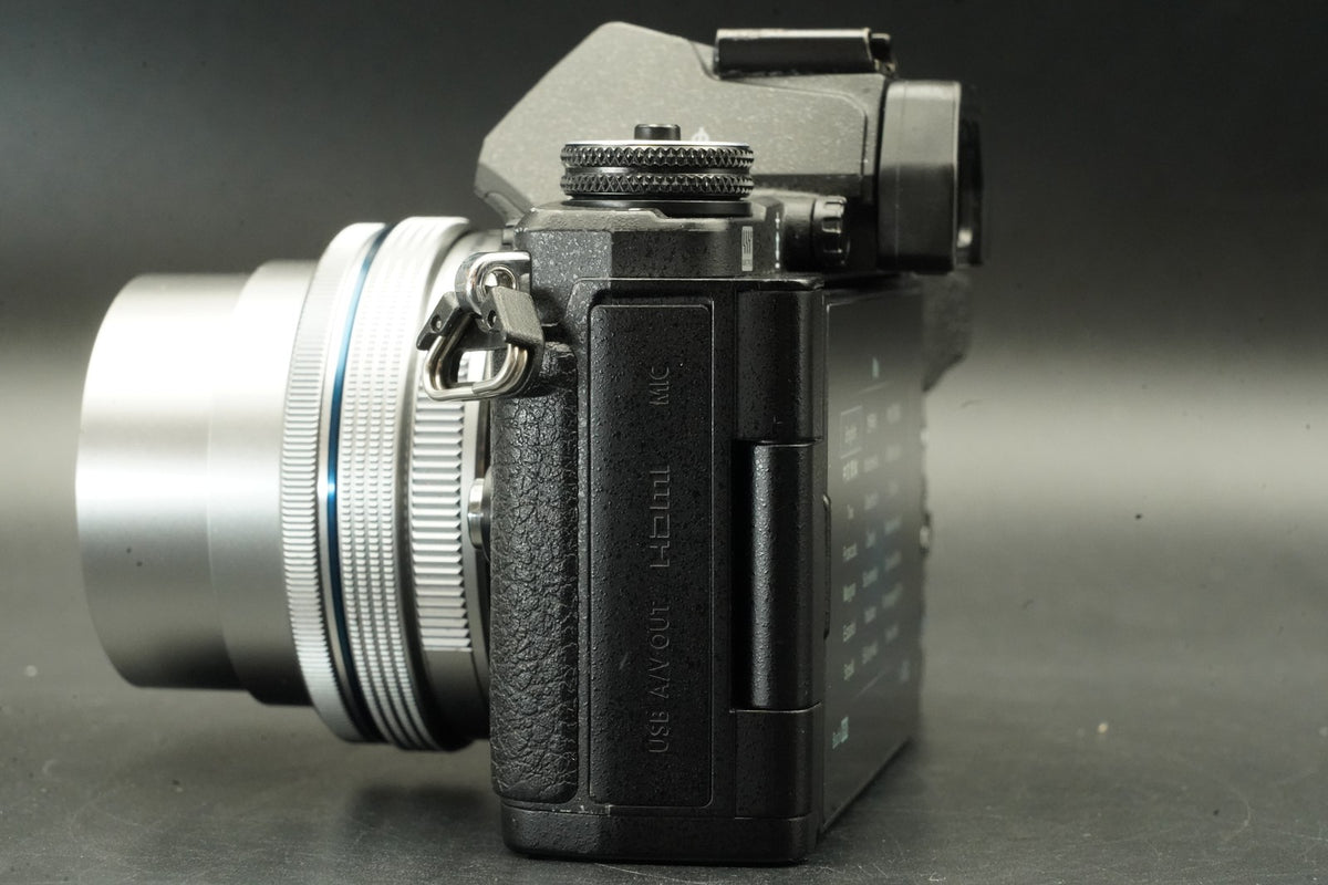 Olympus OM-D E-M5 Mark II w/ 14-42mm + 40-150mm Lens Black -16703 cuts- #12072