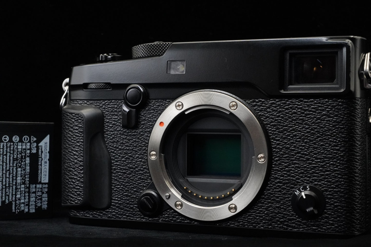 N Mint Fujifilm X-Pro2 24.3MP Mirrorless Digital Camera Body Black Shutter 9933