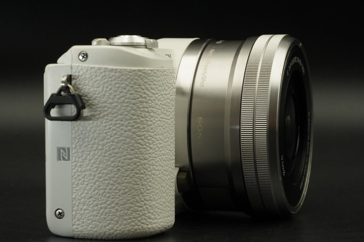 Sony a5100 Mirrorless Digital Camera White -41108 cuts- #12382
