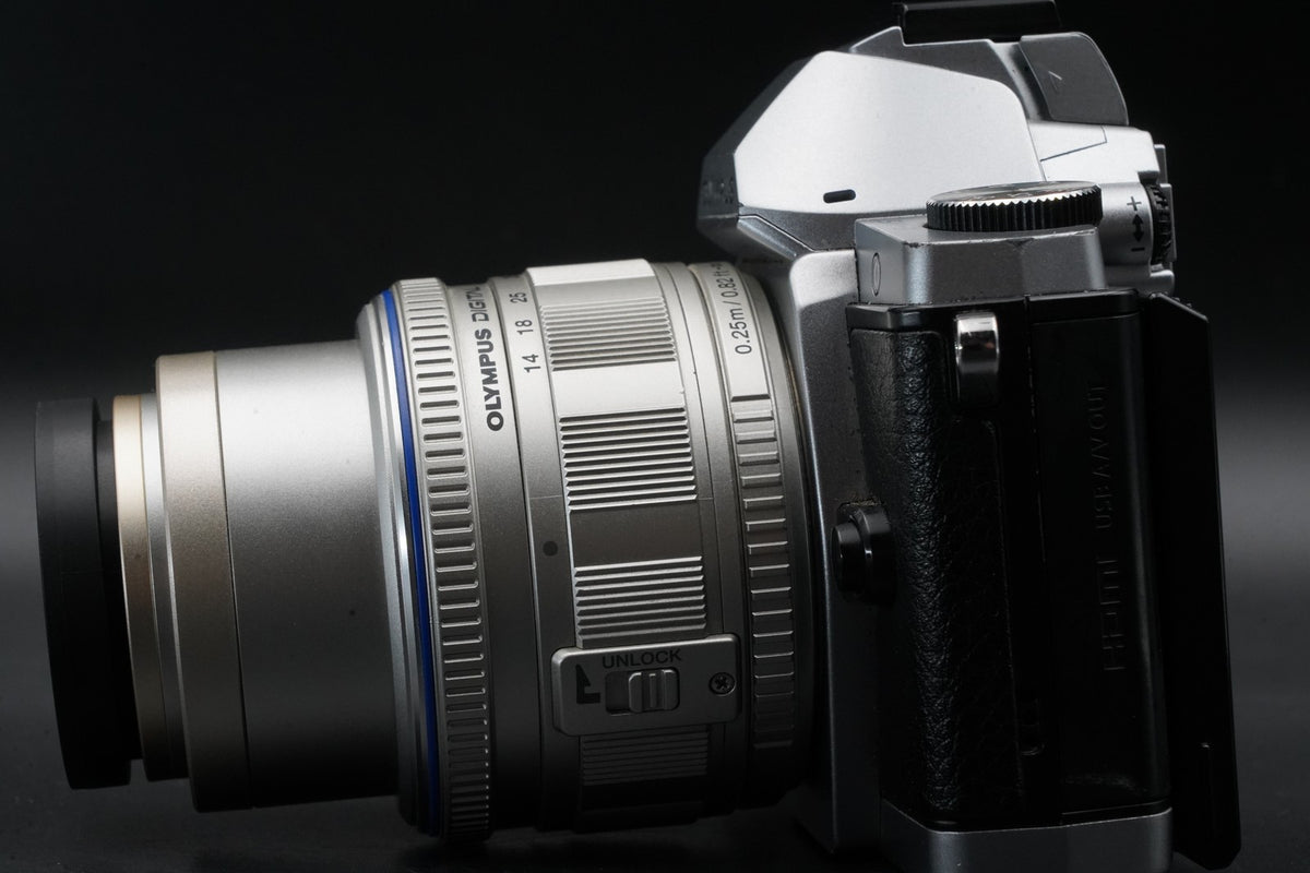 Olympus OMD E-M5 Mirrorless Digital Camera with Lens Silver US STOCK #11320