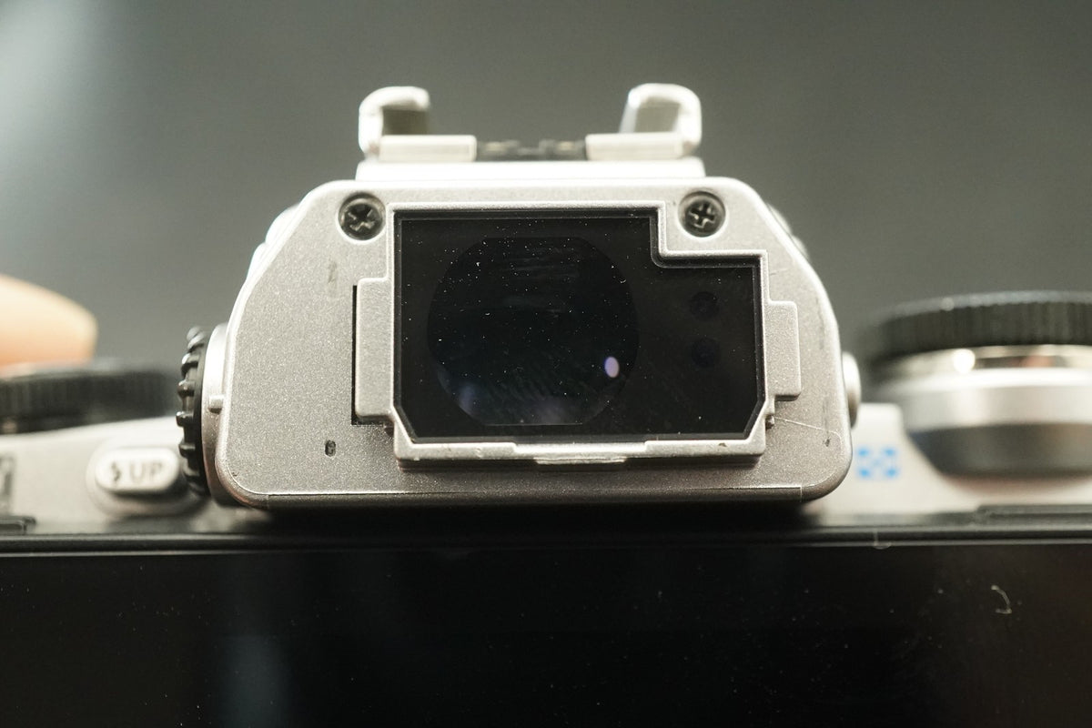 Olympus OM-D E-M10 16.1MP Camera Silver + 14-42mm EZ Lens #11876