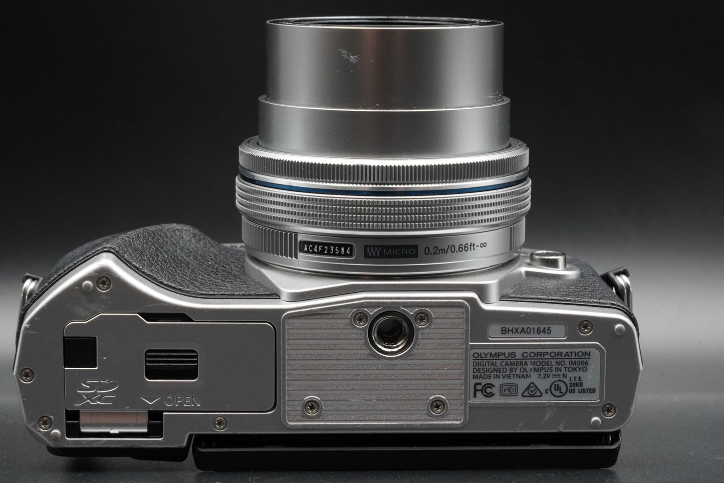 Olympus OM-D E-M10 Mark III Silver Body Only Silver w/ 2 Lenses10447