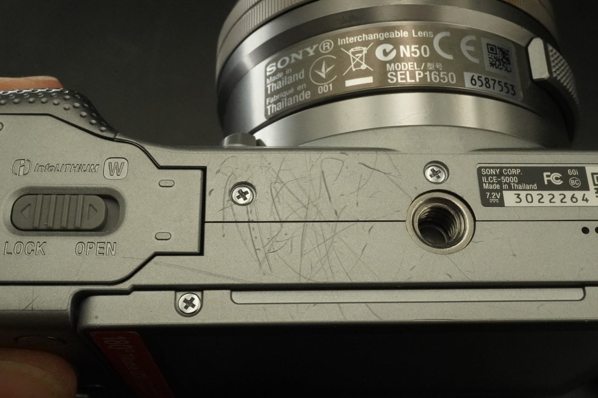 Sony a5000 Digital Camera Silver w/ 16-50 + 55-210mm -1277 cut US STOCK #12029