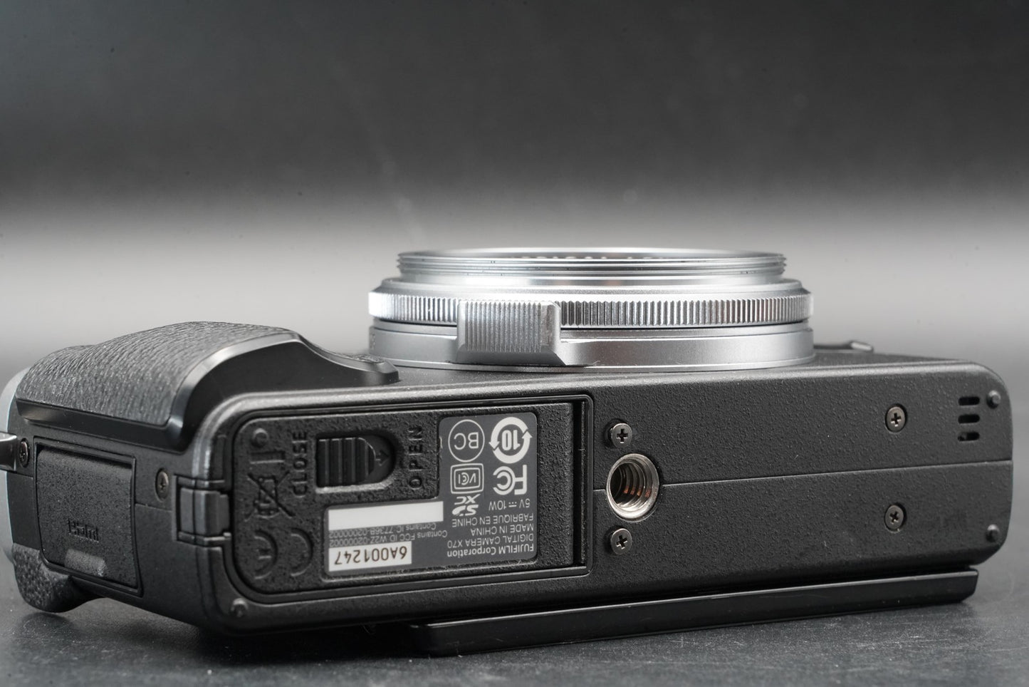 Fujifilm Fuji X70 X 70 Silver 16.3MP Digital Camera US DUTY PAID 11299