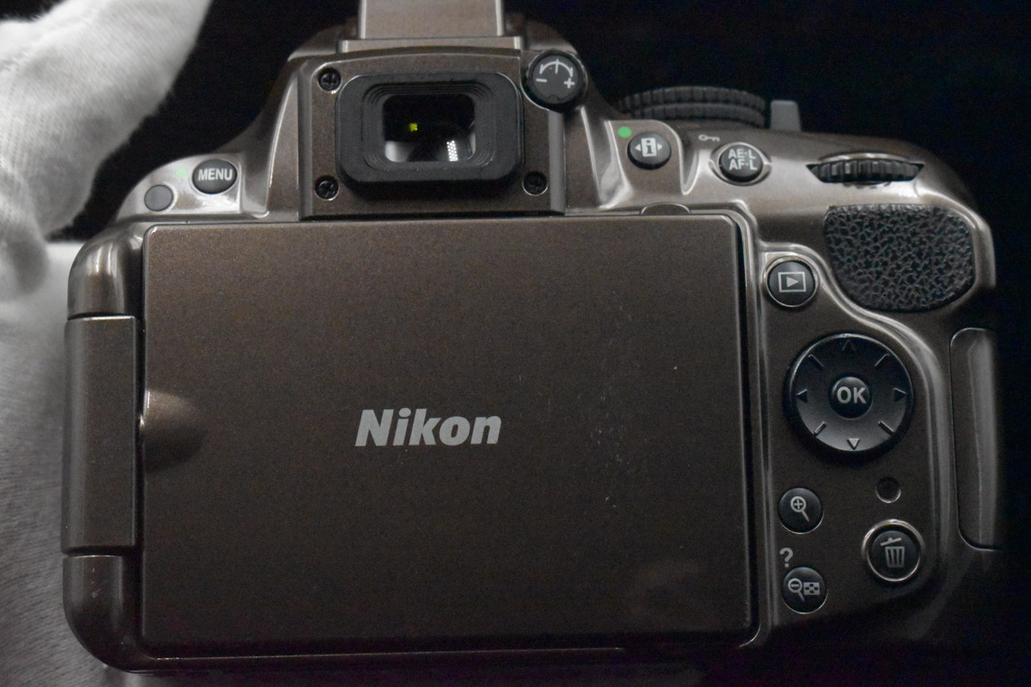Nikon D5200 DSLR Camera Body with Lens Bronze US Duty Paid 8686
