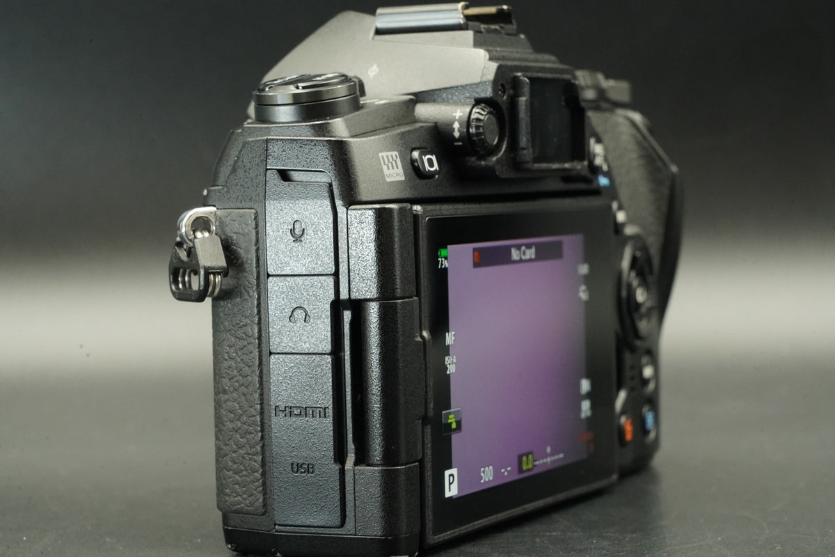 Olympus OM-D E-M1 Mark II Digital Camera Black Body -51752 cuts- #11844