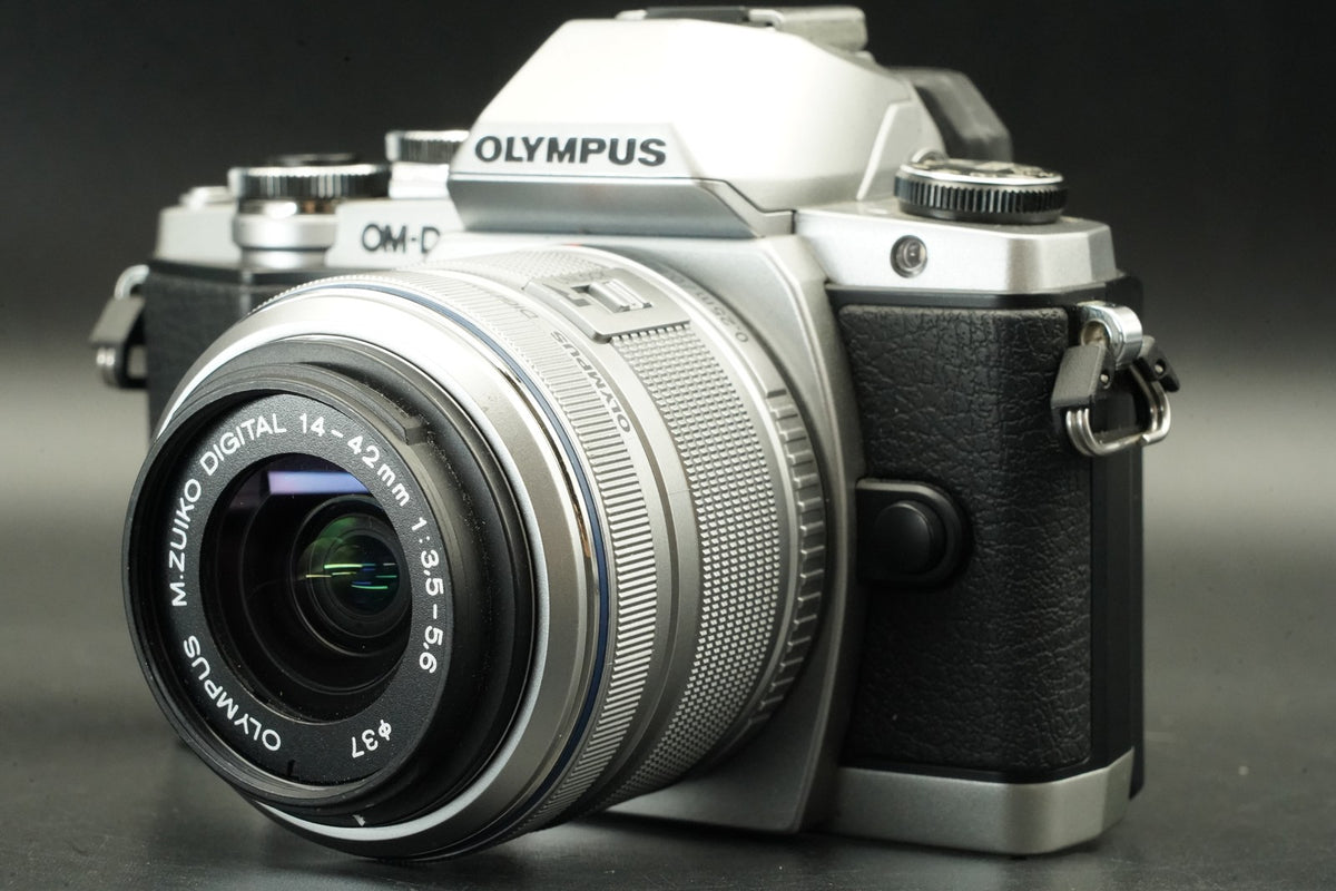 Olympus OM-D E-M10 16.1MP SLR Silver w/ 2 Lens -772 cuts- #12275