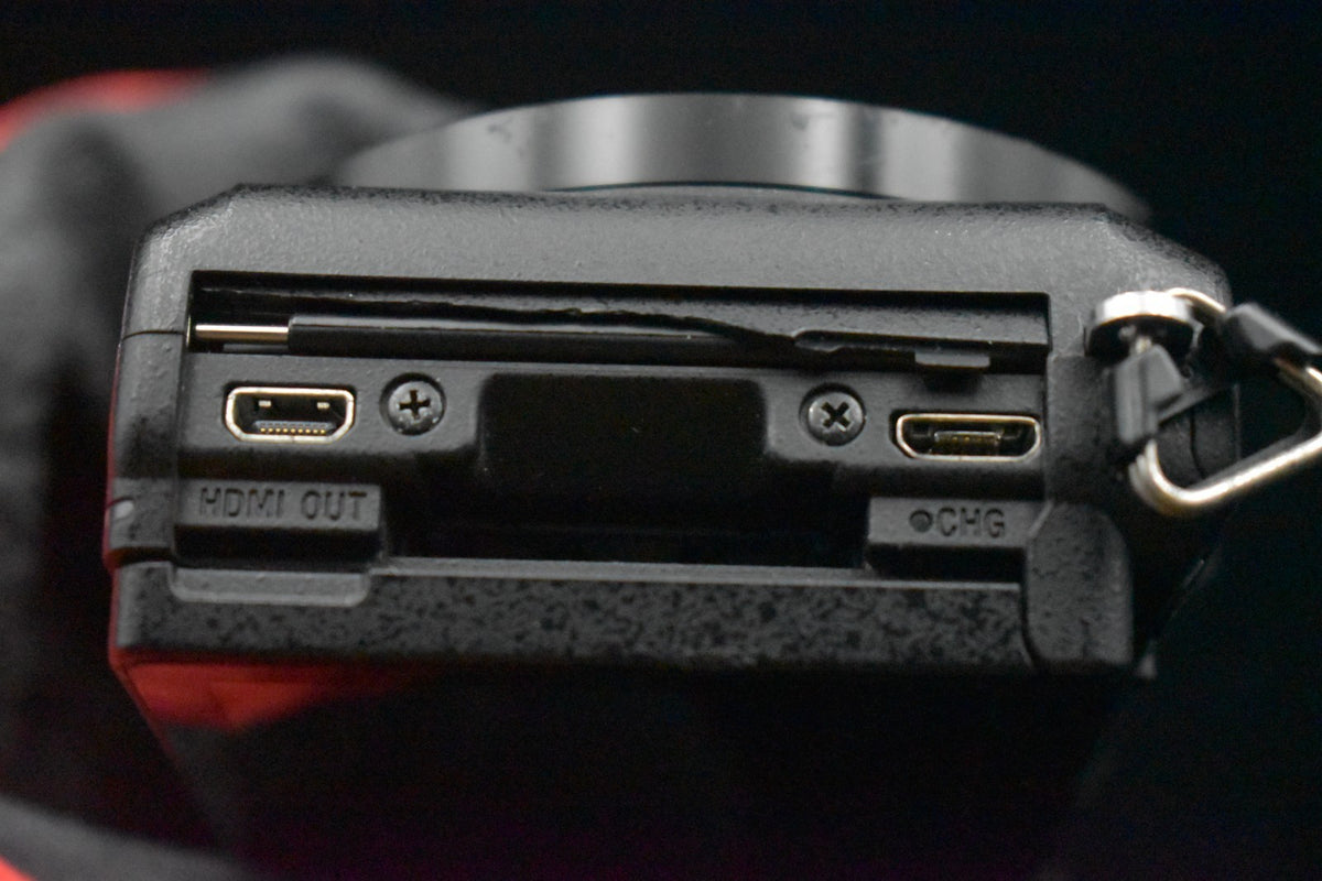 [US Duty Paid] Cámara digital sin espejo Sony Alpha a5100 con lente negra 9345