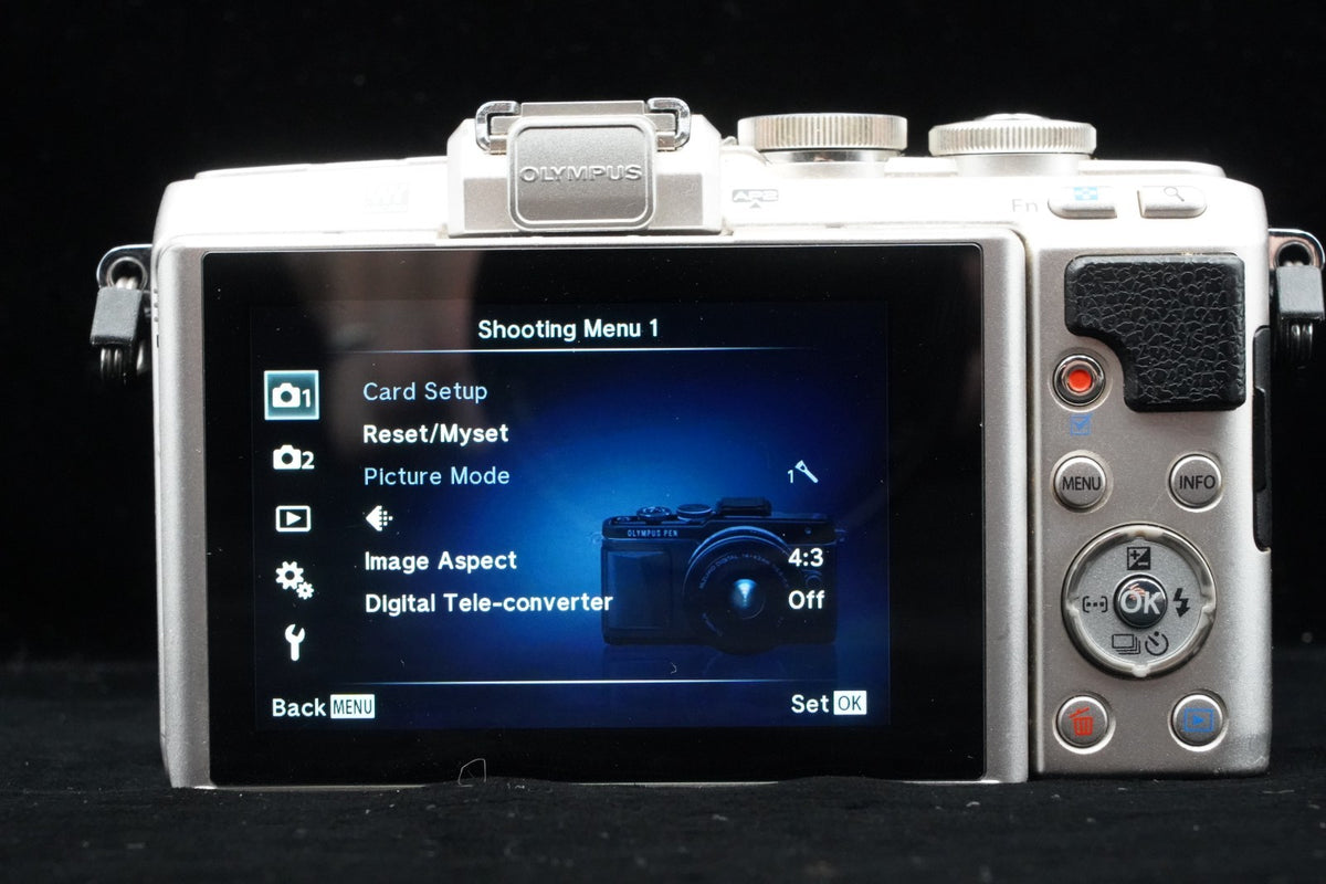 Olympus PEN E-PL7 Digital Camera Silver with 14-42mm Lens US STOCK #9544