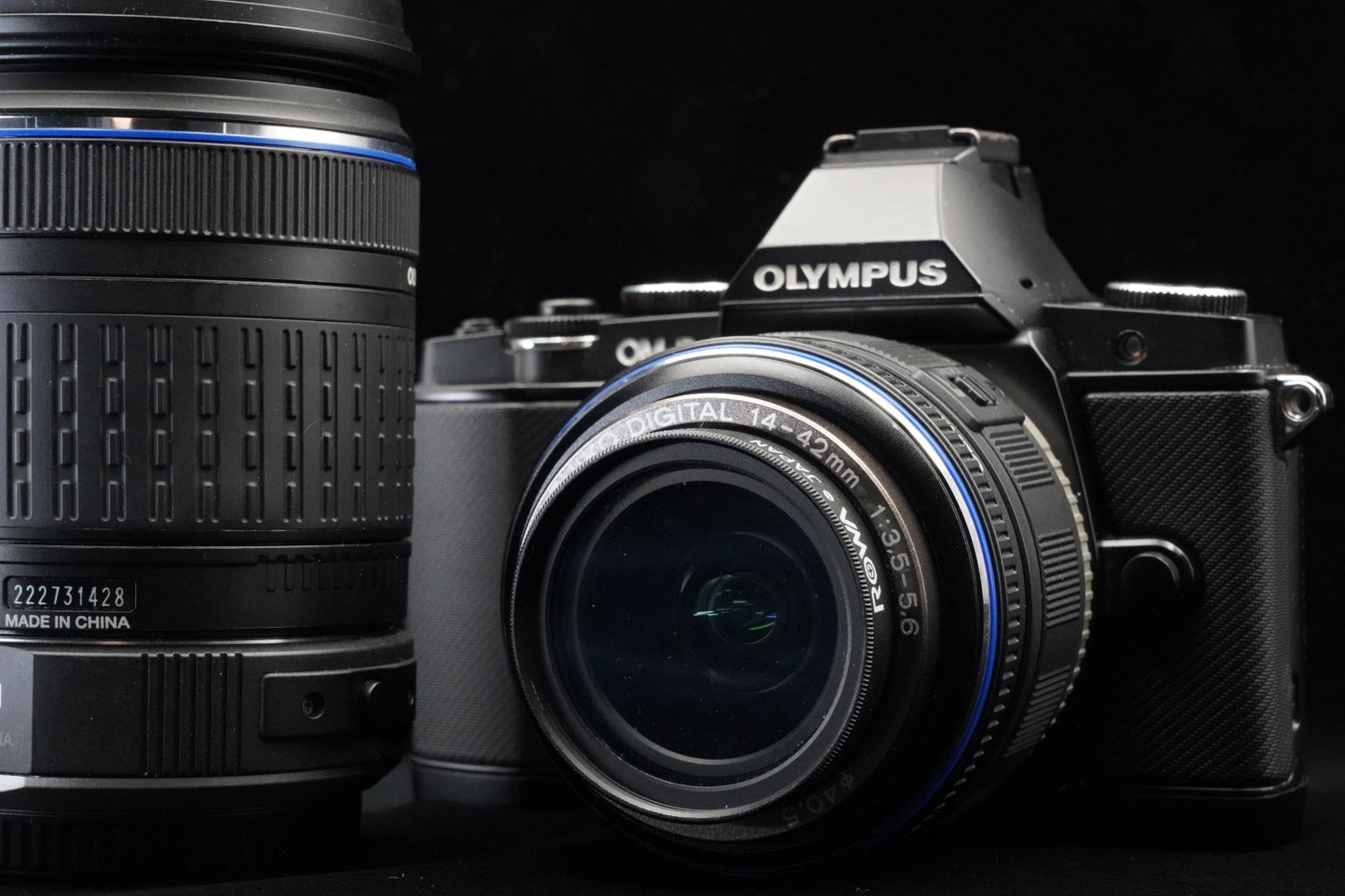[US Duty Paid] Olympus OM-D E-M5 Mirrorless Digital Camera with Lens Black 9700