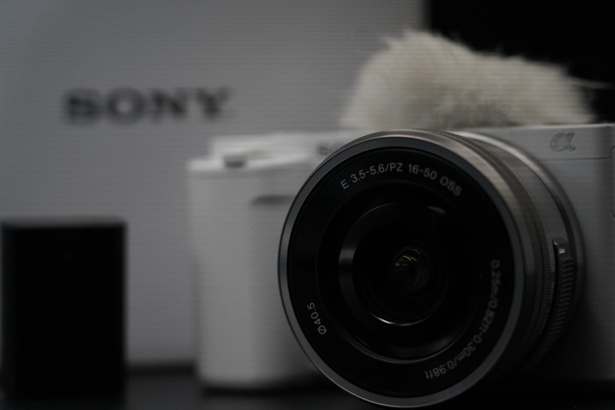 Sony Alpha ZV-E10 Mirrorless Vlog Camera with Lens White US STOCK #10591