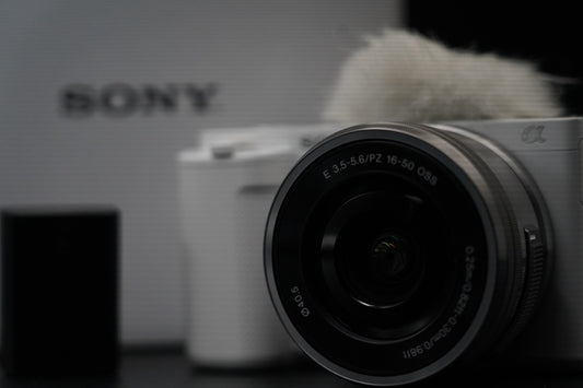 Sony Alpha ZV-E10 Mirrorless Vlog Camera with Lens White US STOCK #10591