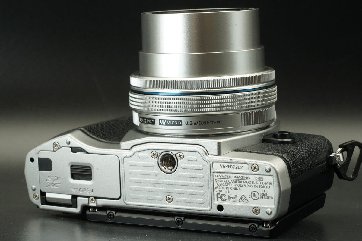 Olympus OM-D E-M10 Camera + 14-42mm 40-150mm -21257 cuts- US STOCK #11991