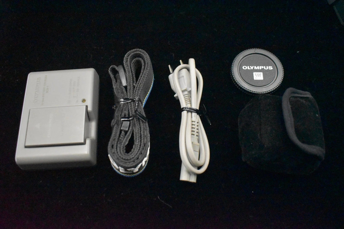 [US Duty Paid] Olympus OM-D E-M5 Mark II 16.1MP Digital SLR Camera Silver 8609