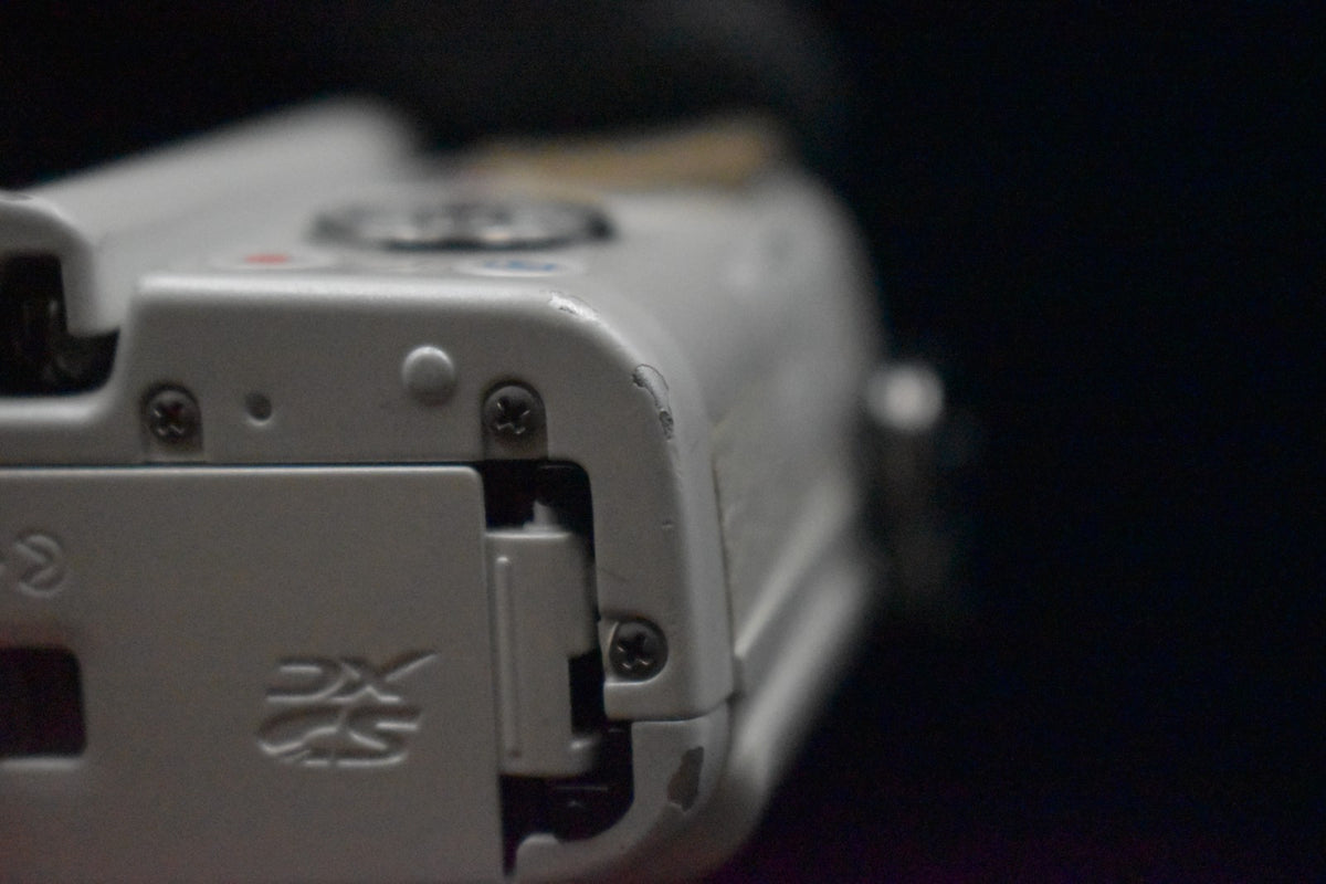[US Duty Paid] Olympus PEN E-PL7 Digital Camera White with 14-42mm Lens 9343
