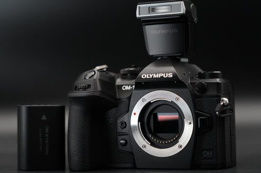 574 cuts!! OLYMPUS OM System OM-1 Mirrorless Camera US Duty Paid 11457