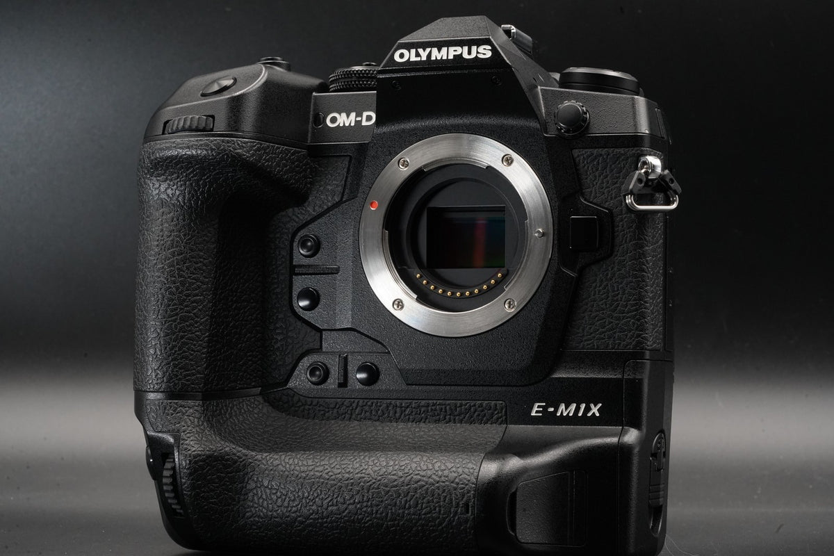 Olympus OM-D E-M1X 20.4MP Mirrorless Digital Camera body -24812 cuts- #11113
